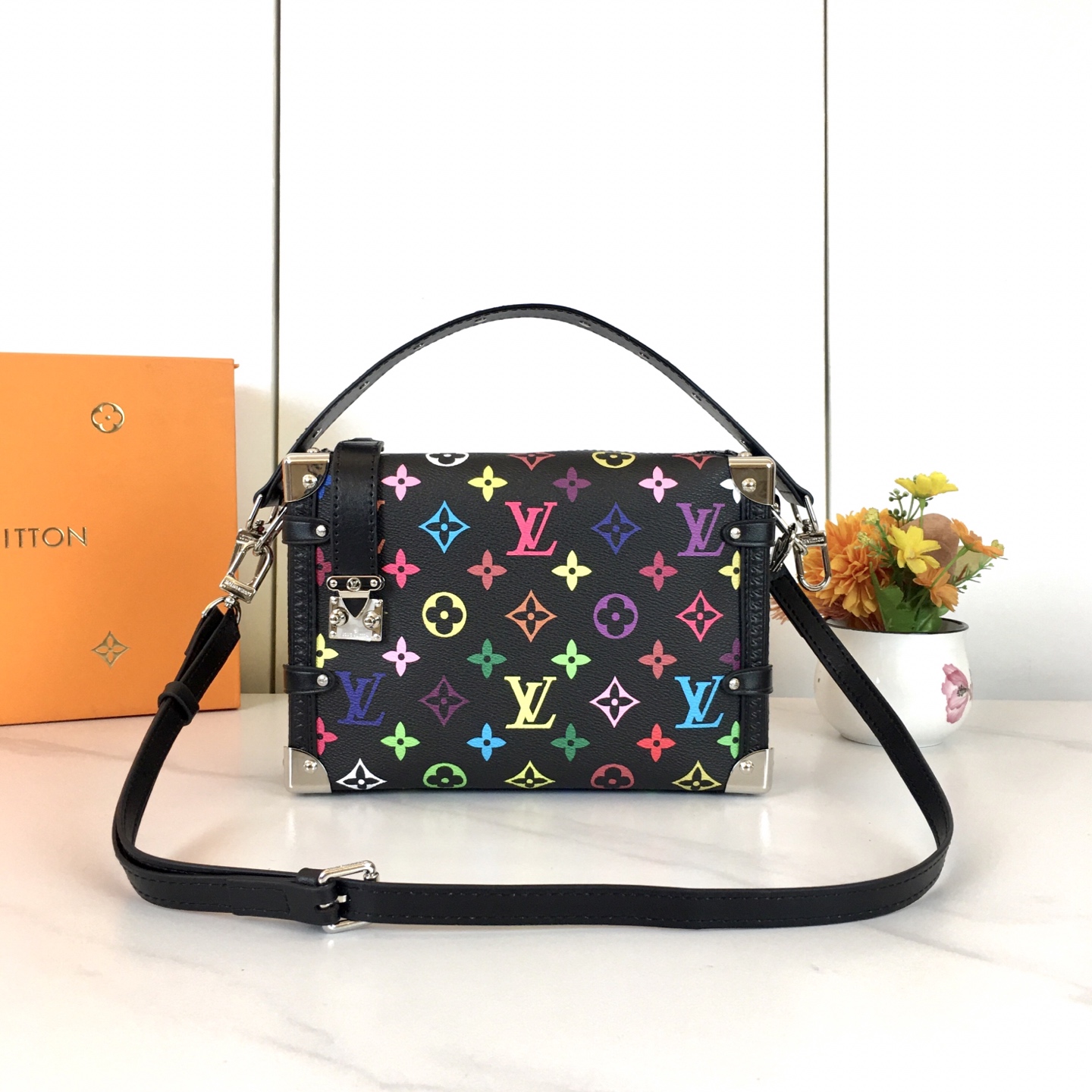 LV bag 582
